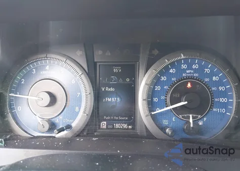 2016 Toyota Sienna Xle 8 Passenger z USA, uszkodzony, nr VIN 5TDYK3DC8GS711357